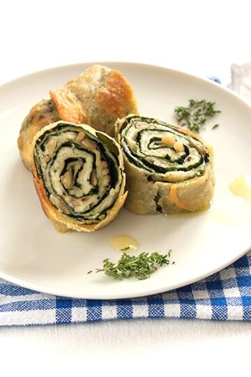 strudel salato con baccalà, cavolo nero e pinoli